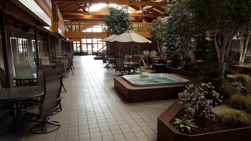C'Mon Inn & Suites Fargo Exterior photo
